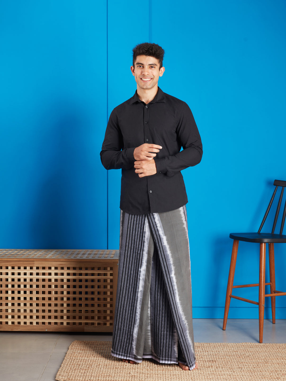 Areeba Black and Grey Fine Cotton Lungi - AMT-002 - View 2